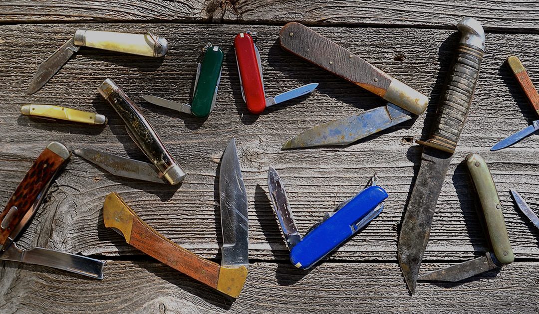 5 Best Pocket Knife Brands for Hiking [That are Realistic]